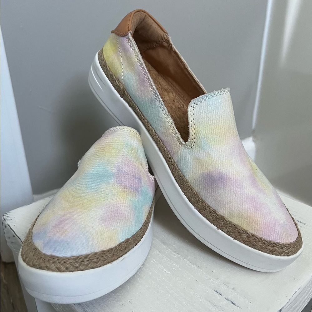 Reef Cushion Sunrise Pastel Tie Dye